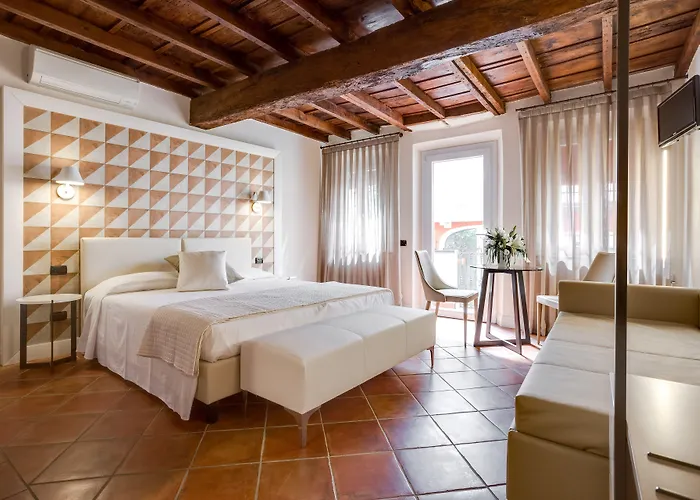 Ferrara Rooms Couette-café