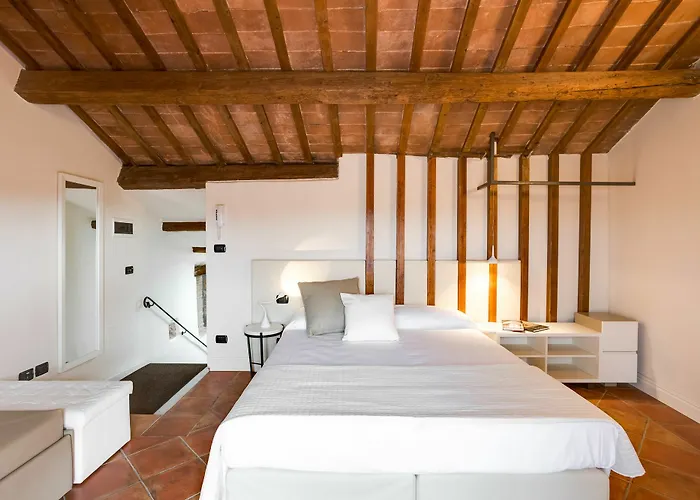 Ferrara Rooms Couette-café 4*