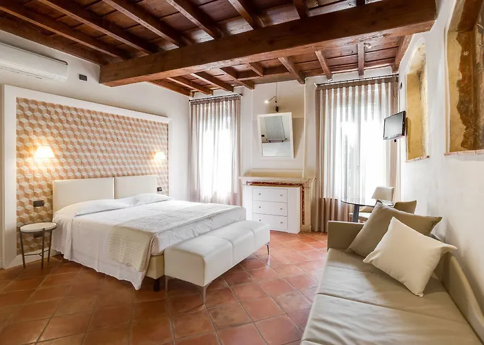 Ferrara Rooms