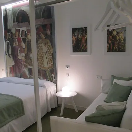 Alojamento de Acomodação e Pequeno-almoço Ferrara Rooms 4*