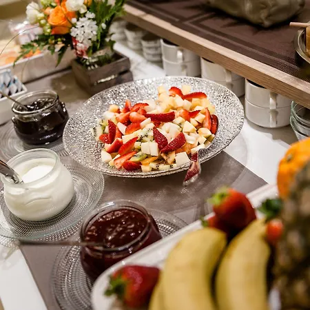 Ferrara Rooms Bed & Breakfast 4*