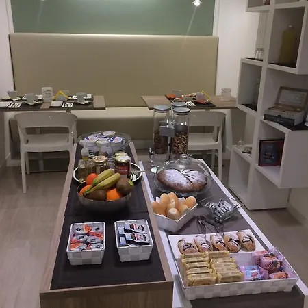 Ferrara Rooms לינה וארוחת בוקר פררה