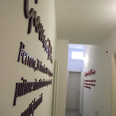 Alojamento de Acomodação e Pequeno-almoço Ferrara Rooms