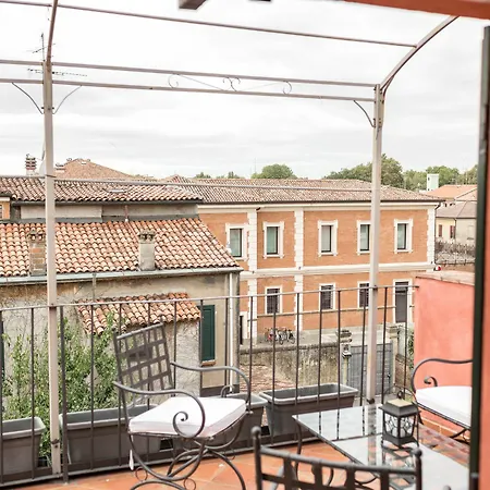 Alojamento de Acomodação e Pequeno-almoço Ferrara Rooms