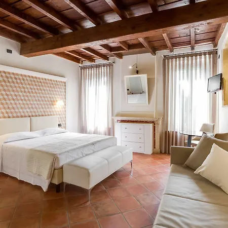 Ferrara Rooms