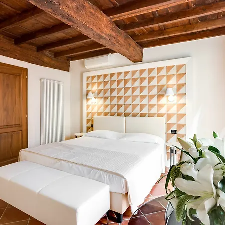 Ferrara Rooms 3*