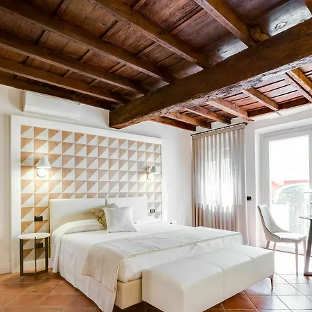 Ferrara Rooms Bed & Breakfast
